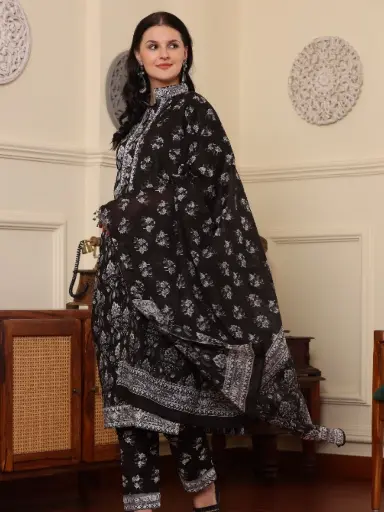 Noir Heritage Kurta Set With Duppata